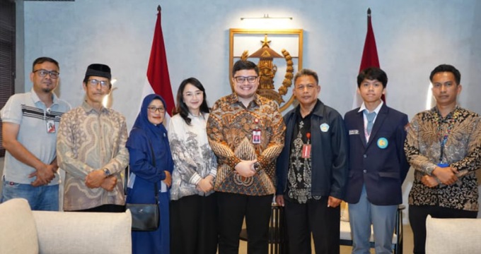 Mas Dhito bertemu guru SMA nya