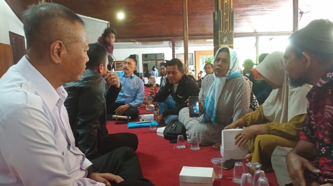 Audiensi warga eks Kaligentong